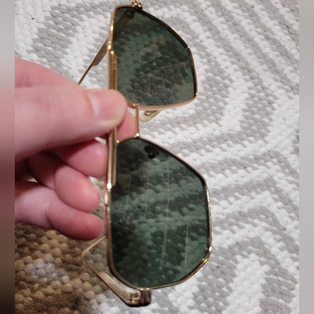 Angular sunglasses - Picture 3 of 3